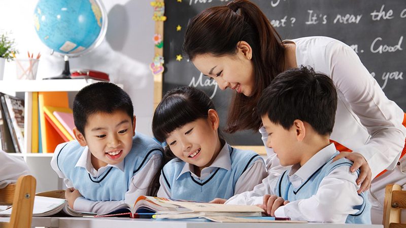 企业如何通过定制化入职内训提升员工胜任力？**