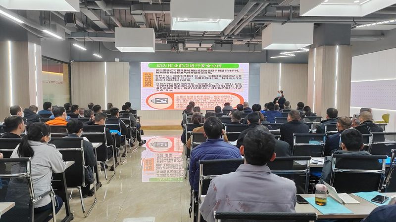 在进行保安证培训时，通常需要以下身份证复印件内容：